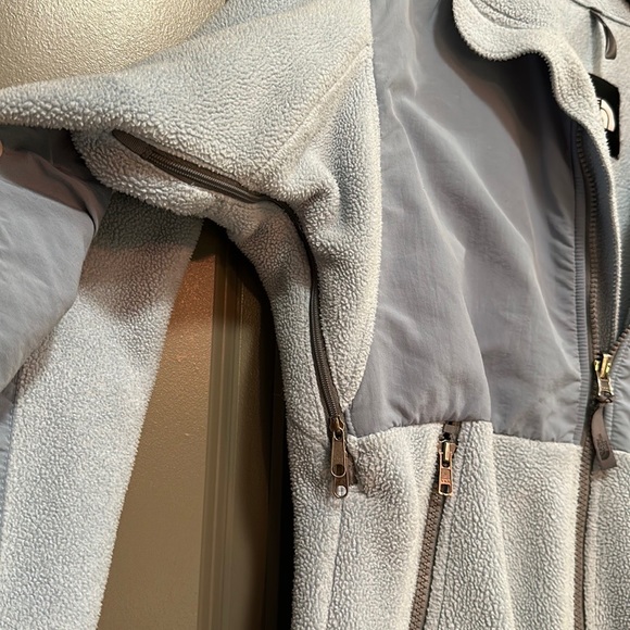 The North Face Women’s Denali Fleece Jacket - Picture 3 of 5